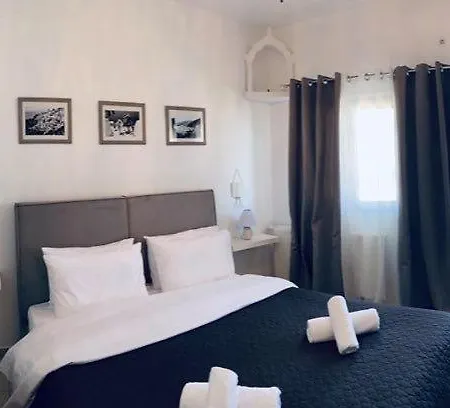 Yiannis Santorini Apartment
